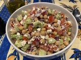 Salade de tomate, concombre, pois chiches et feta