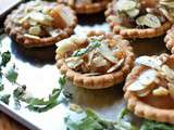 Tartelettes à la compote de pommes, amandes, muscovado et verveine