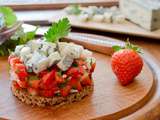 Tartare de fraise au bleu de chèvre cendré