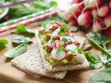 Tartines craquantes de sarrasin au houmous d’avocat