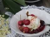 Faisselle de chèvre, jus de rhubarbe et cerises