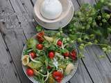 Salade de pâtes, tomates du jardin et burrata