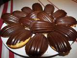 Madeleines en coque de chocolat