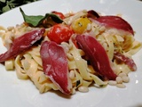 Tagliatelles au magret fumé tomates cerise et sauge