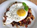 Oeuf au plat sur lit de légumes piquants