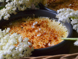 Crèmes brûlées à la fleur de sureau