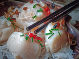 Steamed scallops with glass noodle (noix de st jacques à la vapeur sur vermicelles à l'ail)