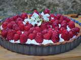 Tarte aux framboises sur crème fouettée