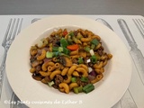 Macaroni chinois au bœuf haché avec sauce tériyaki