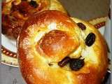 Brioche aux raisins secs et au sucre en grains (rediff)