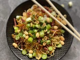 Wok de légumes croquants et ses nouilles sautées