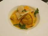 Ravioli d’échalotes compotées au vin rouge Bouillon de volaille à la sauge (recette réalisée au cours de cuisine au vin avec le Chef Norbert Tarayre pour La Villageoise en Cuisine)