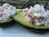 Avocats aux crevettes, fromage frais et noix de coco