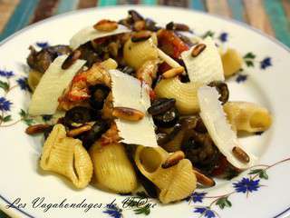 Salade de pâtes aux aubergines et aux écrevisses