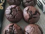 Petits gâteaux au chocolat noir à la farine de sarrasin et quinoas au cœur fondant caramel beurre salé