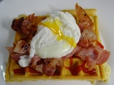 Gaufre a l’oeuf poché et bacon