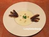 Velouté de radis noir au magret de Canard séché, chips de persil, noix au caramel de soja