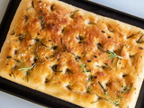 Focaccia aux herbes aromatiques