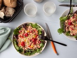 Salade composée de couscous, fraises et poivron