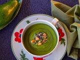 Soupe verte de brocoli, patate douce et avocat