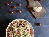 Linguines au fromage de chèvre ail poivre, duo d’olives et tomates cerise