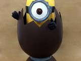 Modelage  Les Minions naissent dans des œufs... en chocolat ! 