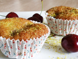 Muffins aux cerises et à la pistache