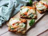 Tartines aux courgettes, truite fumée & mozzarella