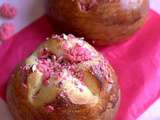 Petites Brioches aux Pralines roses