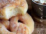 Petits beignets bretzel au sucre