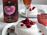 Pavlova au coulis de framboise et grenade