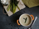 Velouté aux épluchures d’asperges et St-morêt