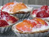 Tartelettes crues aux fraises et aux abricots et à la farine de souchet sans gluten, sans lactose, sans oeuf