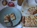 Tarte rustique aux pommes, sauce au caramel et pâte à la farine de châtaigne