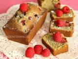 Cake au thé matcha aux framboises