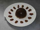 Dome de mousse au chocolat sur un lit de cookie