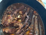 Plat de côtes au vin rouge et aux épices