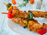 Brochettes de poulet marinées au yaourt paprika