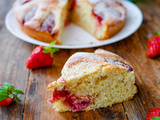 Gros gâteau hyper moelleux aux fraises