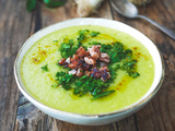 Soupe de poireaux au curry et lardons