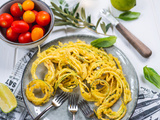 Tempura de spaghettis de courgettes