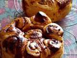 Brioche doudou : carambars et noix de pécan, et crème anglaise aux carambars