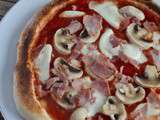 Pizza maison au jambon cuit et aux champignons