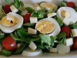 Mache aux tomates, oeufs et dés de comté et sa vinaigrette aillée