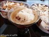 Affogato al caffè (café chaud à la crème glacée)