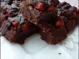 Brownies aux noix de cajou, crandberries et fraises