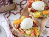 Tartines garnies (avocat, oeuf, tomates cerises)