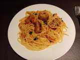 Spaghettis aux saucisses et sauce tomate