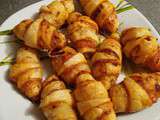 Petits croissants feuilletés tomates fromage pour l'apéritif