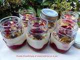 Muesli framboises et mascarpone in a jar